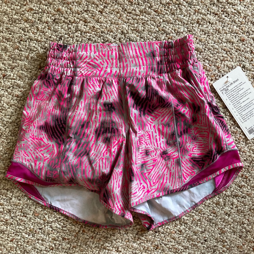 Lululemon SeaWheeze Hotty Hot High-Rise Short 4" - Picture 4 of 7